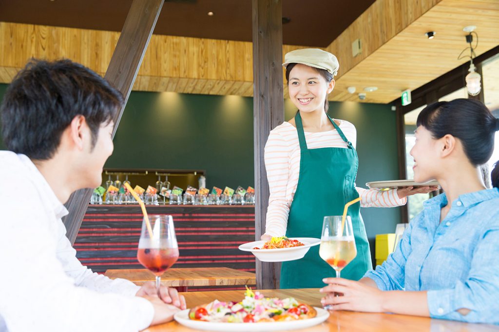 ホールスタッフ